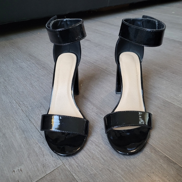 Black Patent Faux Leatger Heels w/ Ankle Strap - Picture 11 of 13